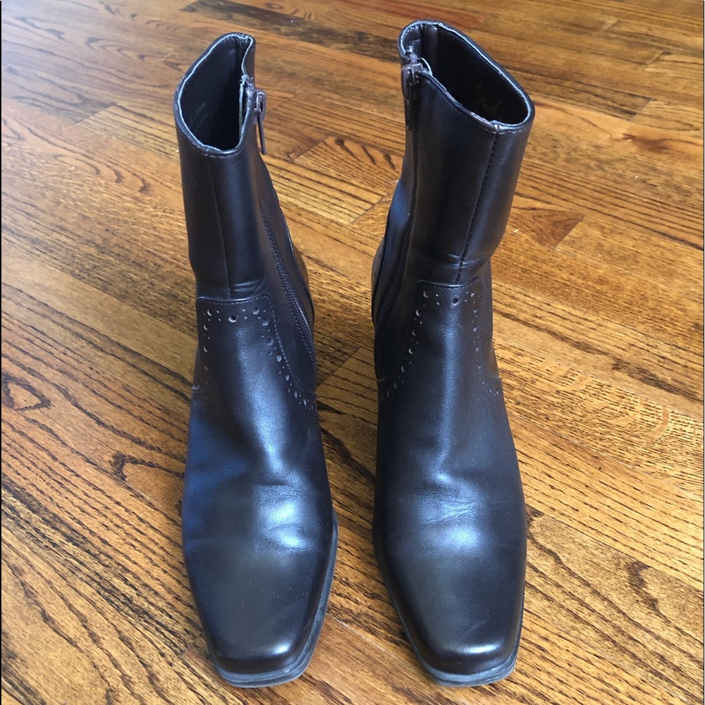 Above the ankle boots 🤎